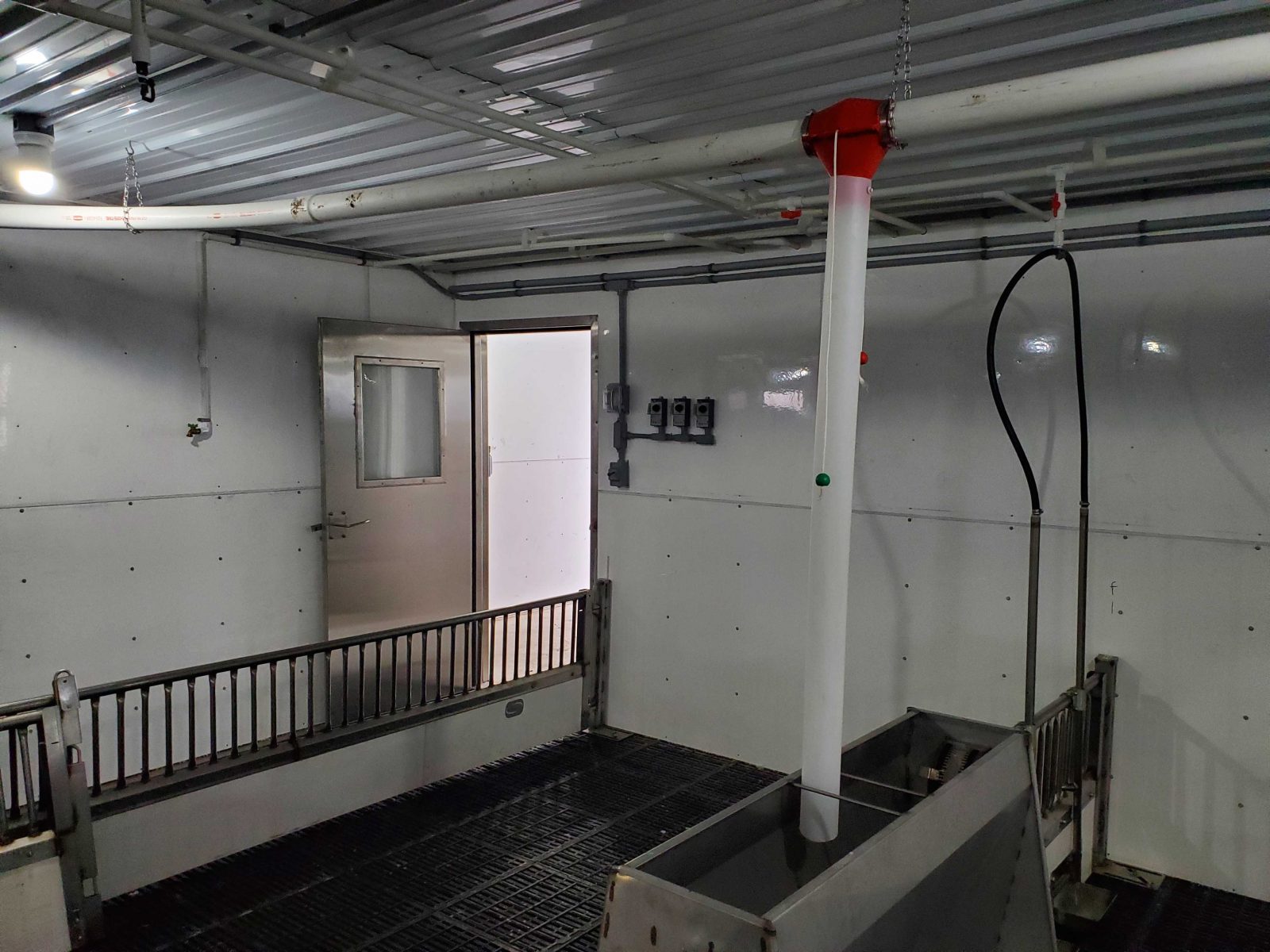 Brad's Nursery 1200 head Van Voorst Equipment