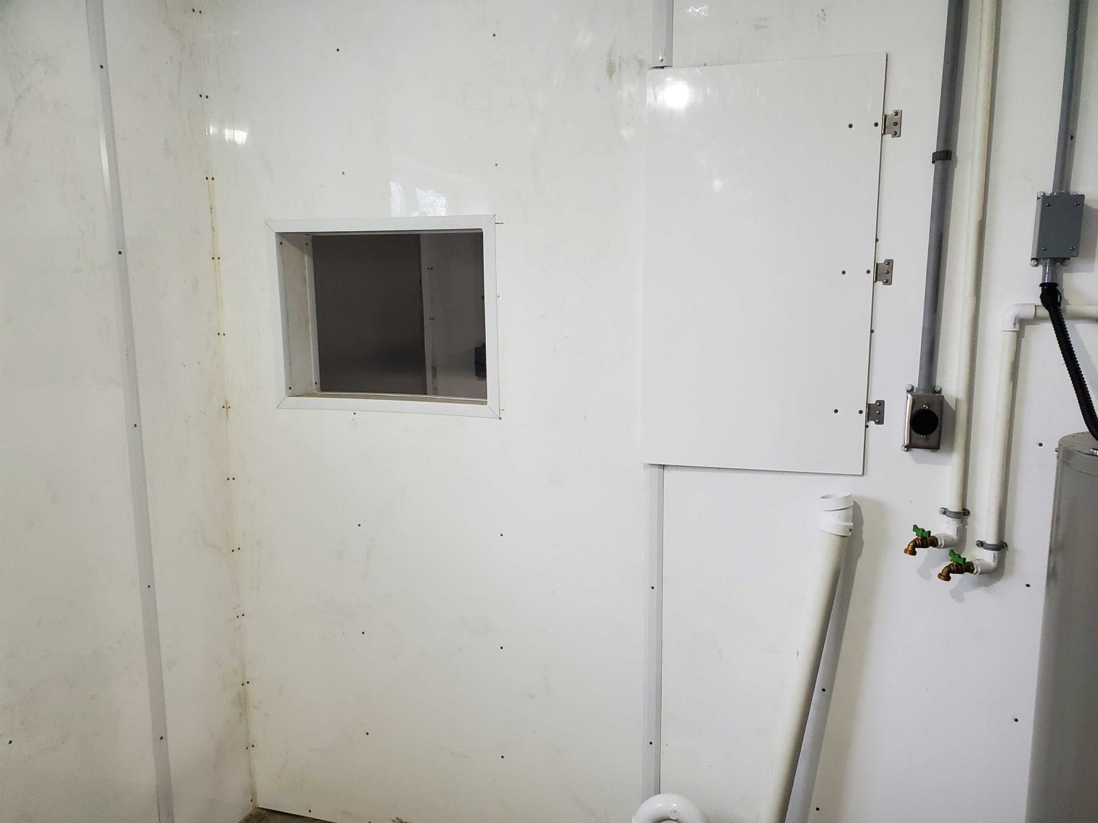 Brad's Nursery 1200 head Van Voorst Equipment