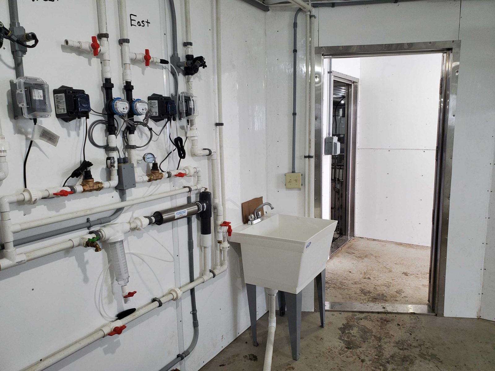 Brad's Nursery 1200 head Van Voorst Equipment